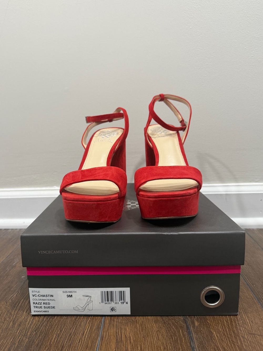 VINCE CAMUTO Chastain Platform Heel in Red